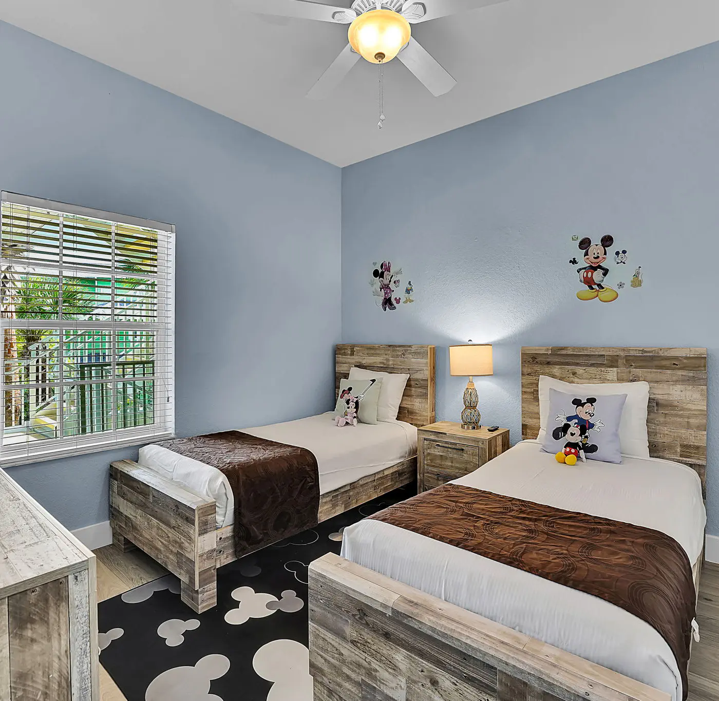 Exclusive hot tub condo, 10 min to Disney