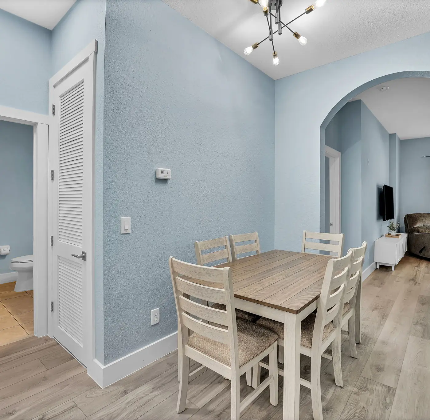 Exclusive hot tub condo, 10 min to Disney