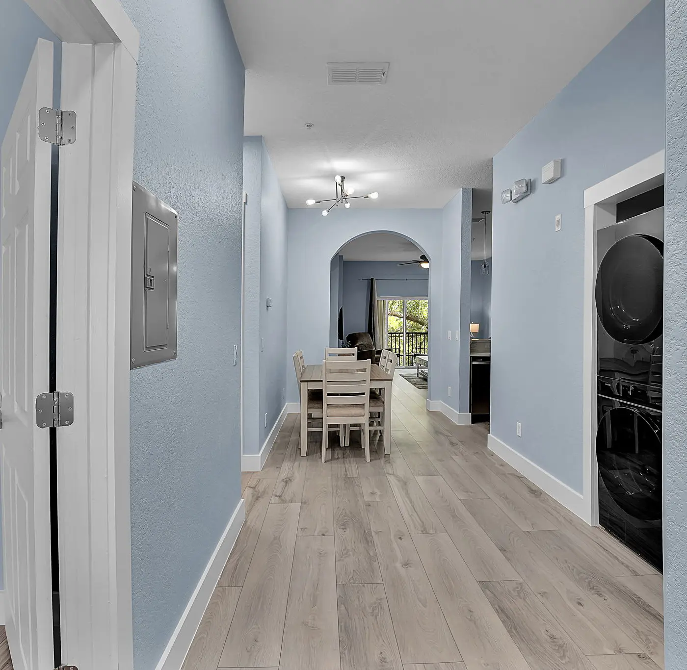 Exclusive hot tub condo, 10 min to Disney