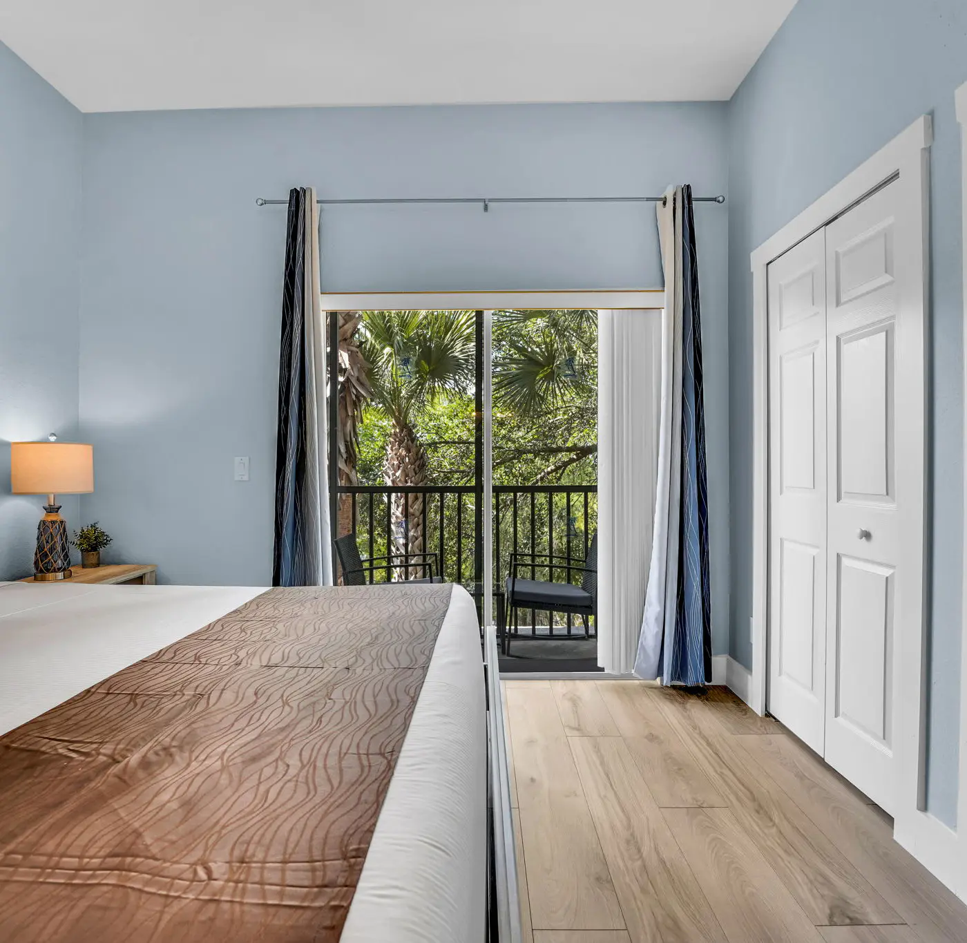 Exclusive hot tub condo, 10 min to Disney