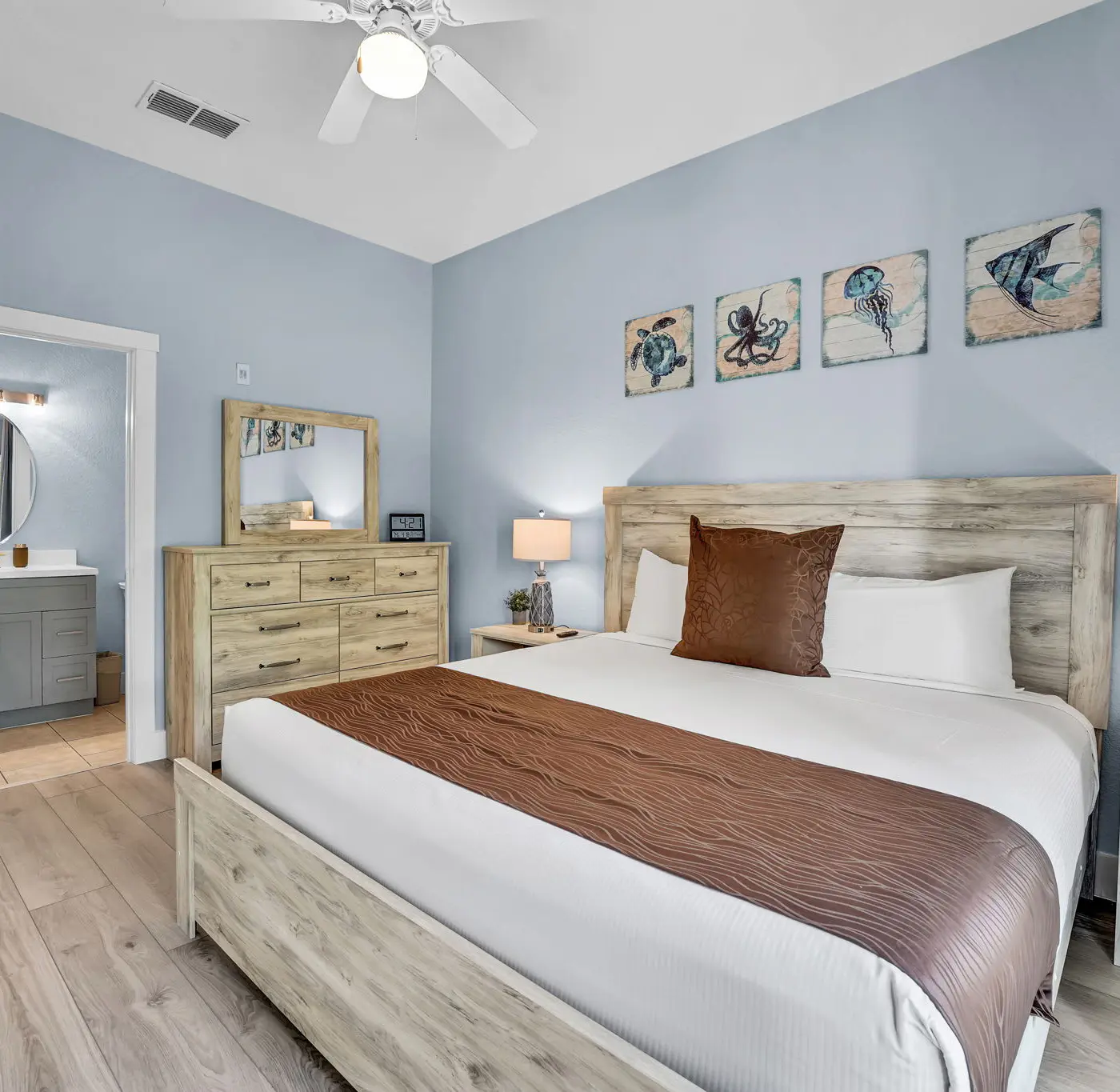 Exclusive hot tub condo, 10 min to Disney