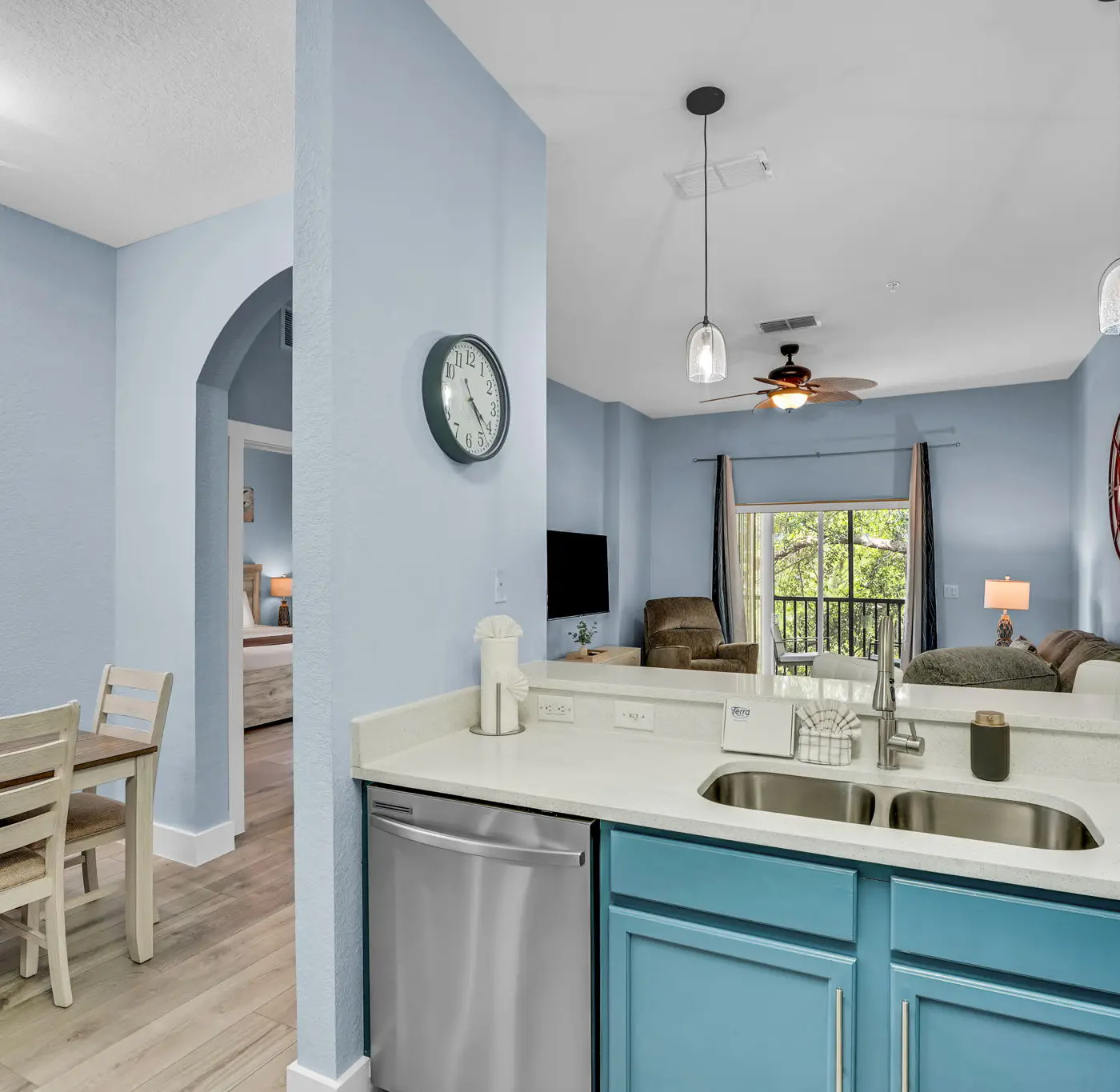 Exclusive hot tub condo, 10 min to Disney