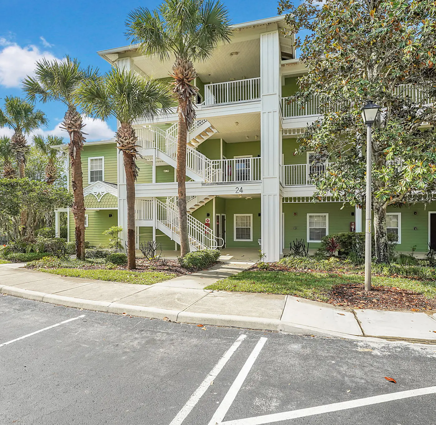 Exclusive hot tub condo, 10 min to Disney
