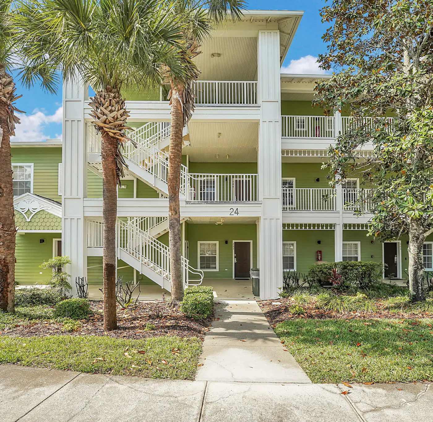Exclusive hot tub condo, 10 min to Disney