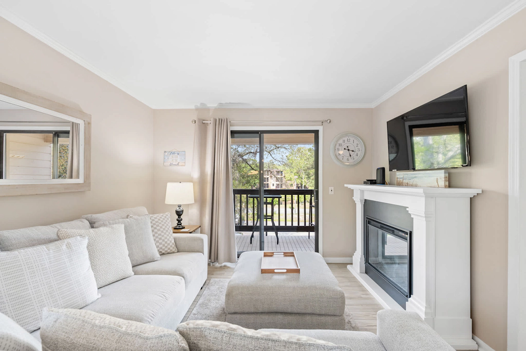 2BR Beach Villa with Balcony Pool Tennis Access