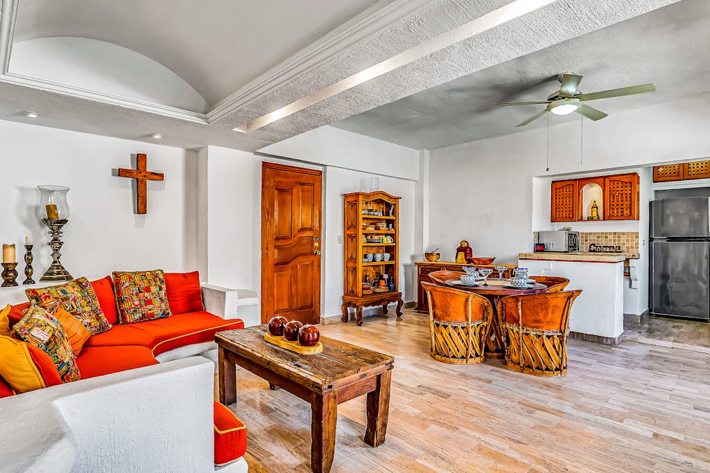 Downtown Malecon beach front, AC, walk to restaurant/bars, rooftop 360 views