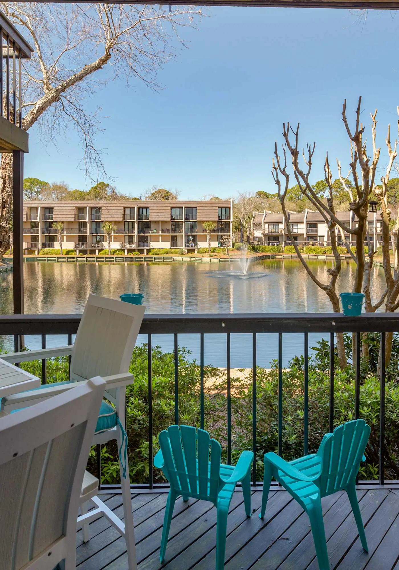 Spacious 1BR Island Club Steps to Beach