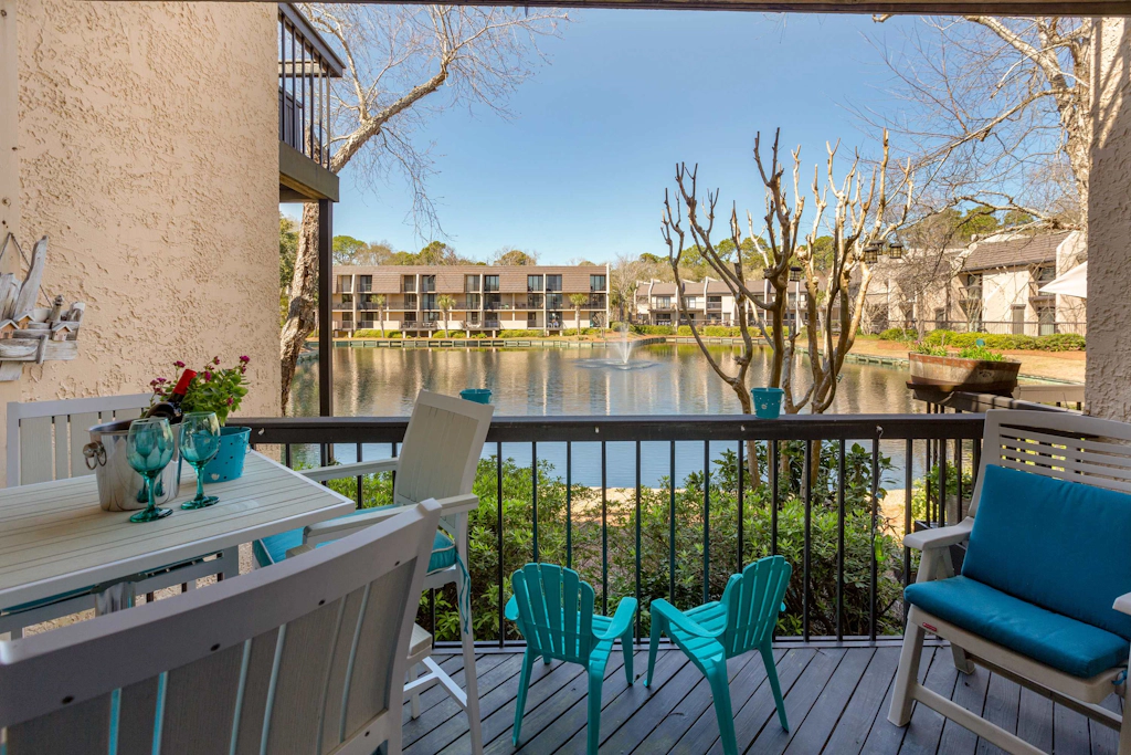 Spacious 1BR Island Club Steps to Beach