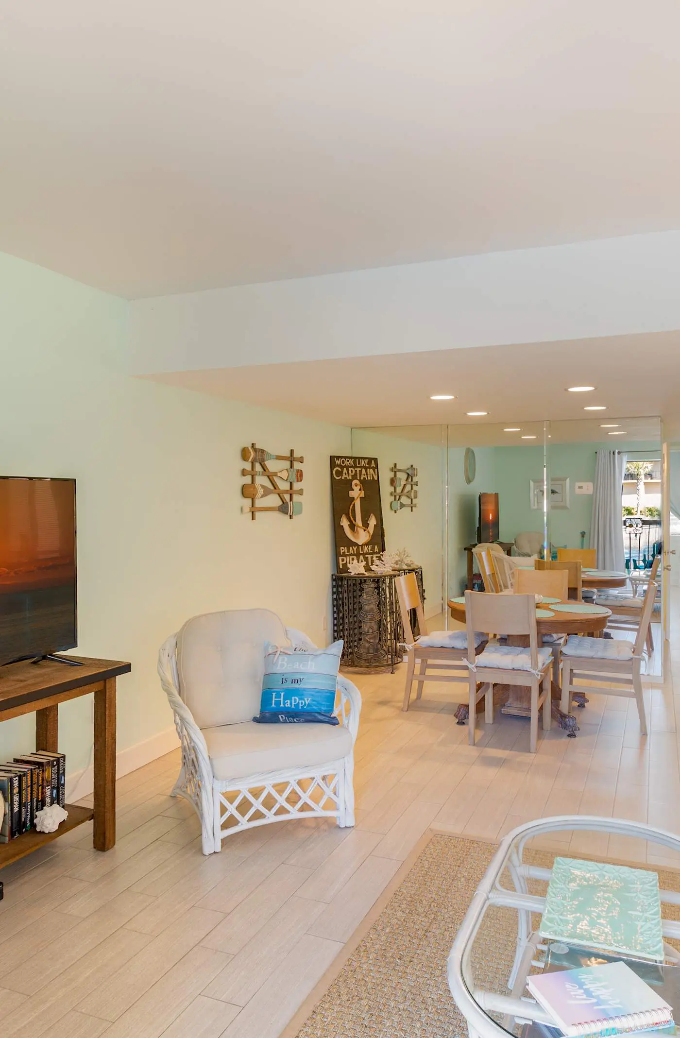 Spacious 1BR Island Club Steps to Beach