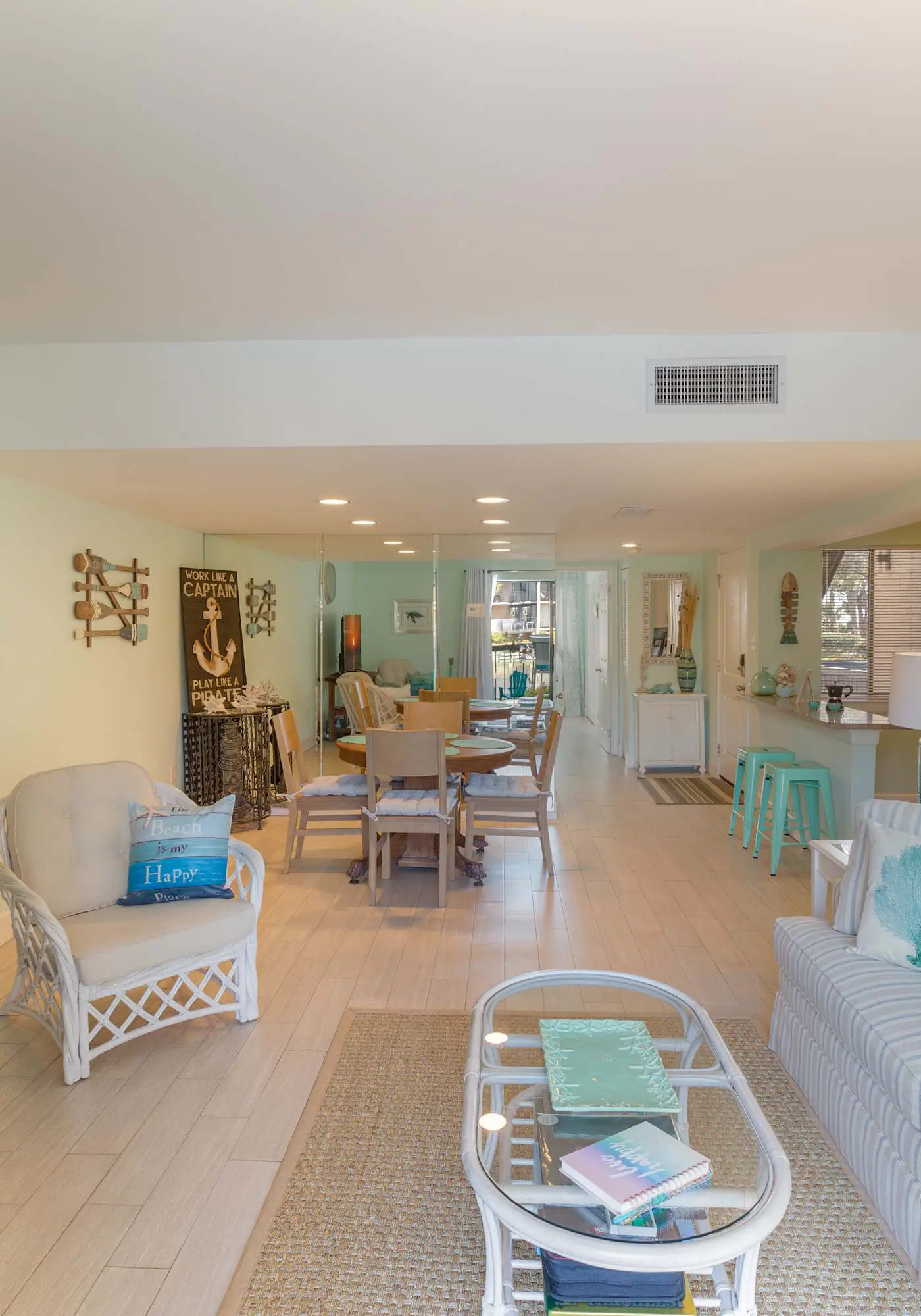 Spacious 1BR Island Club Steps to Beach