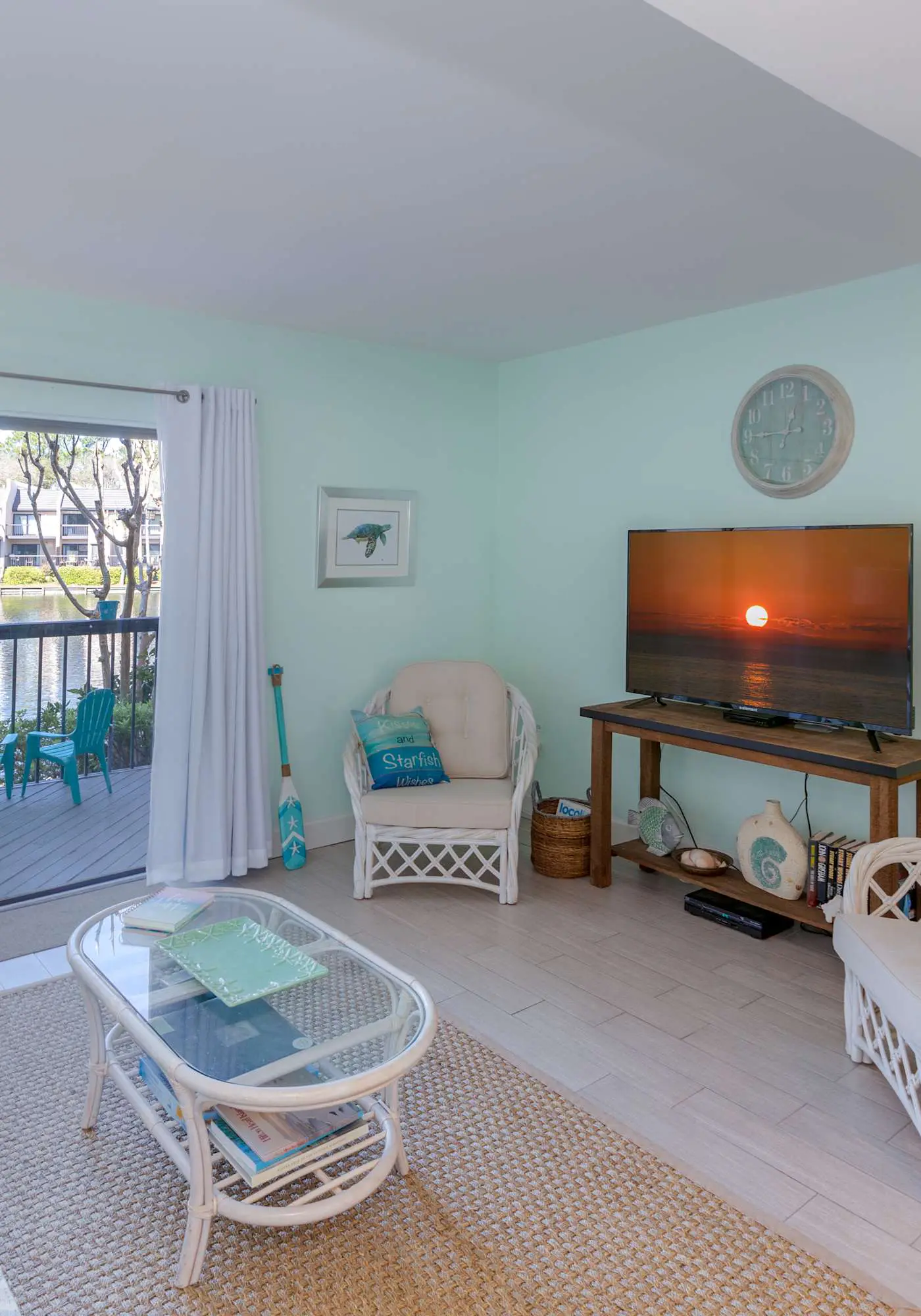 Spacious 1BR Island Club Steps to Beach