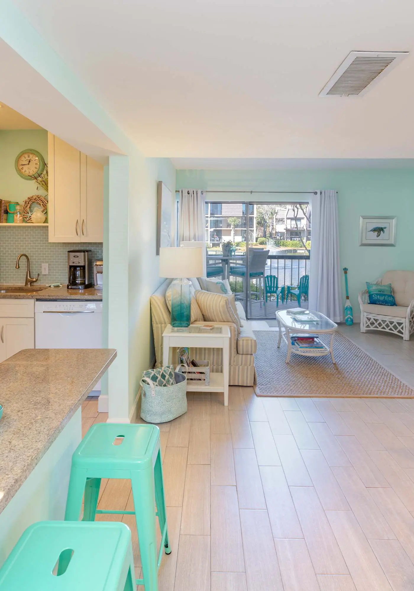 Spacious 1BR Island Club Steps to Beach