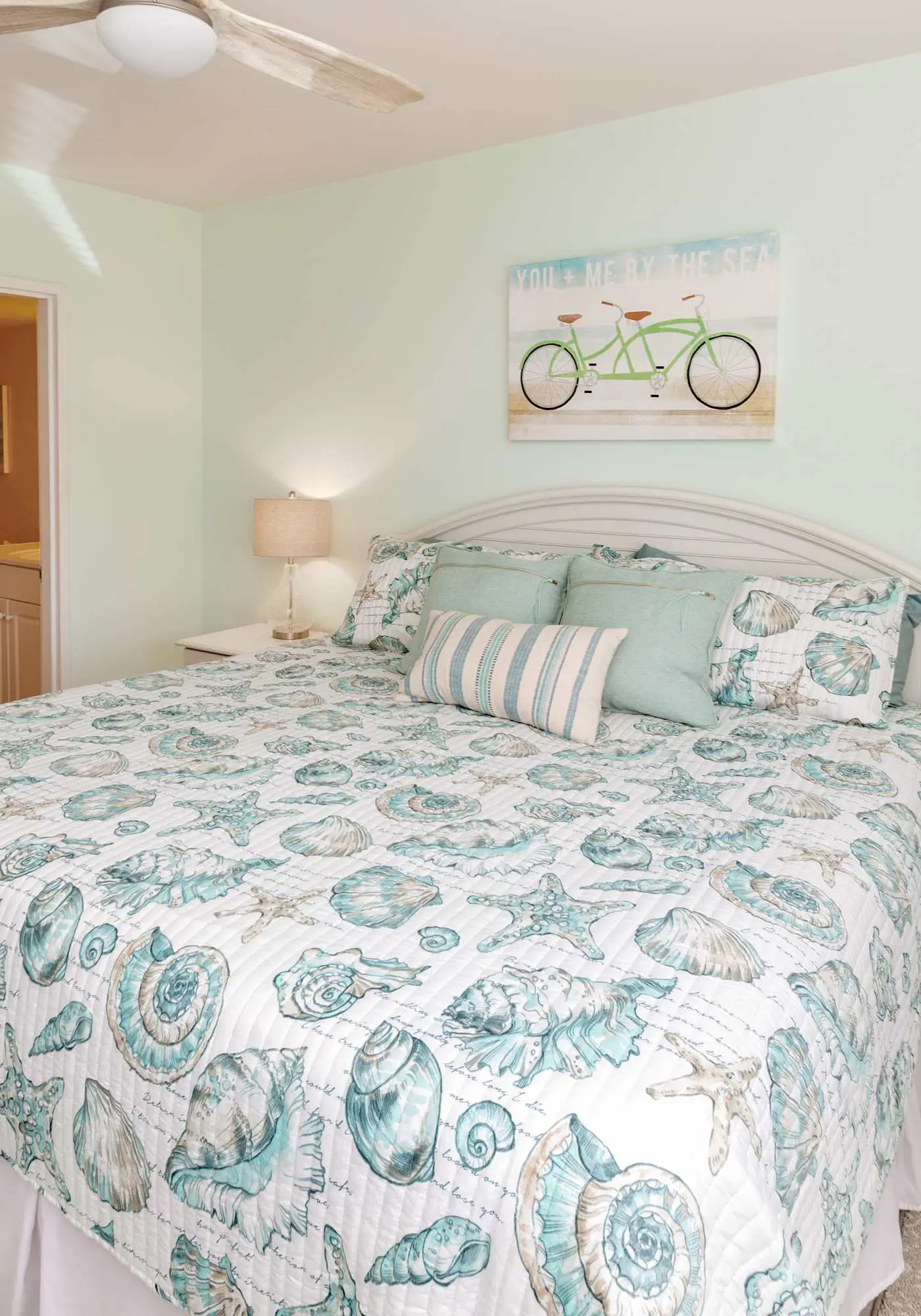 Spacious 1BR Island Club Steps to Beach