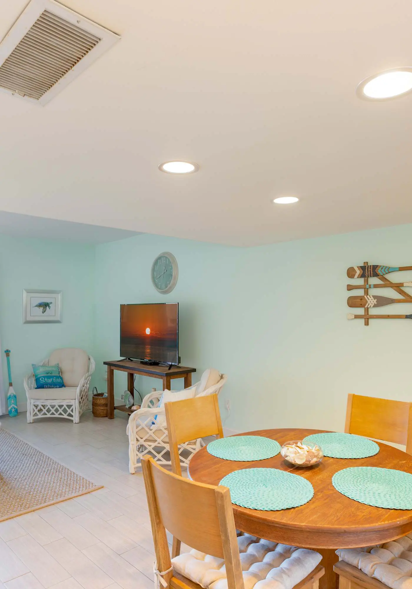 Spacious 1BR Island Club Steps to Beach