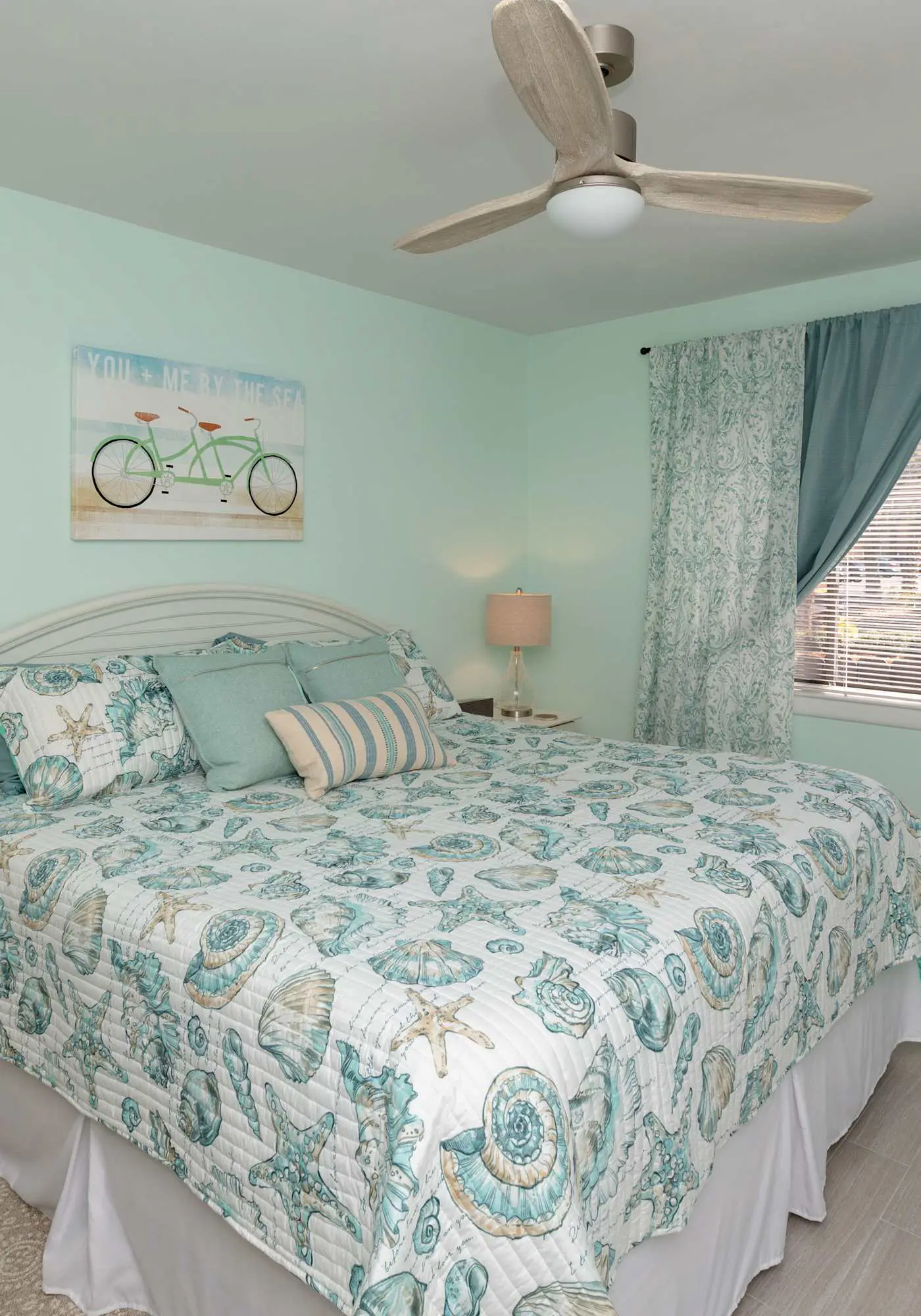 Spacious 1BR Island Club Steps to Beach