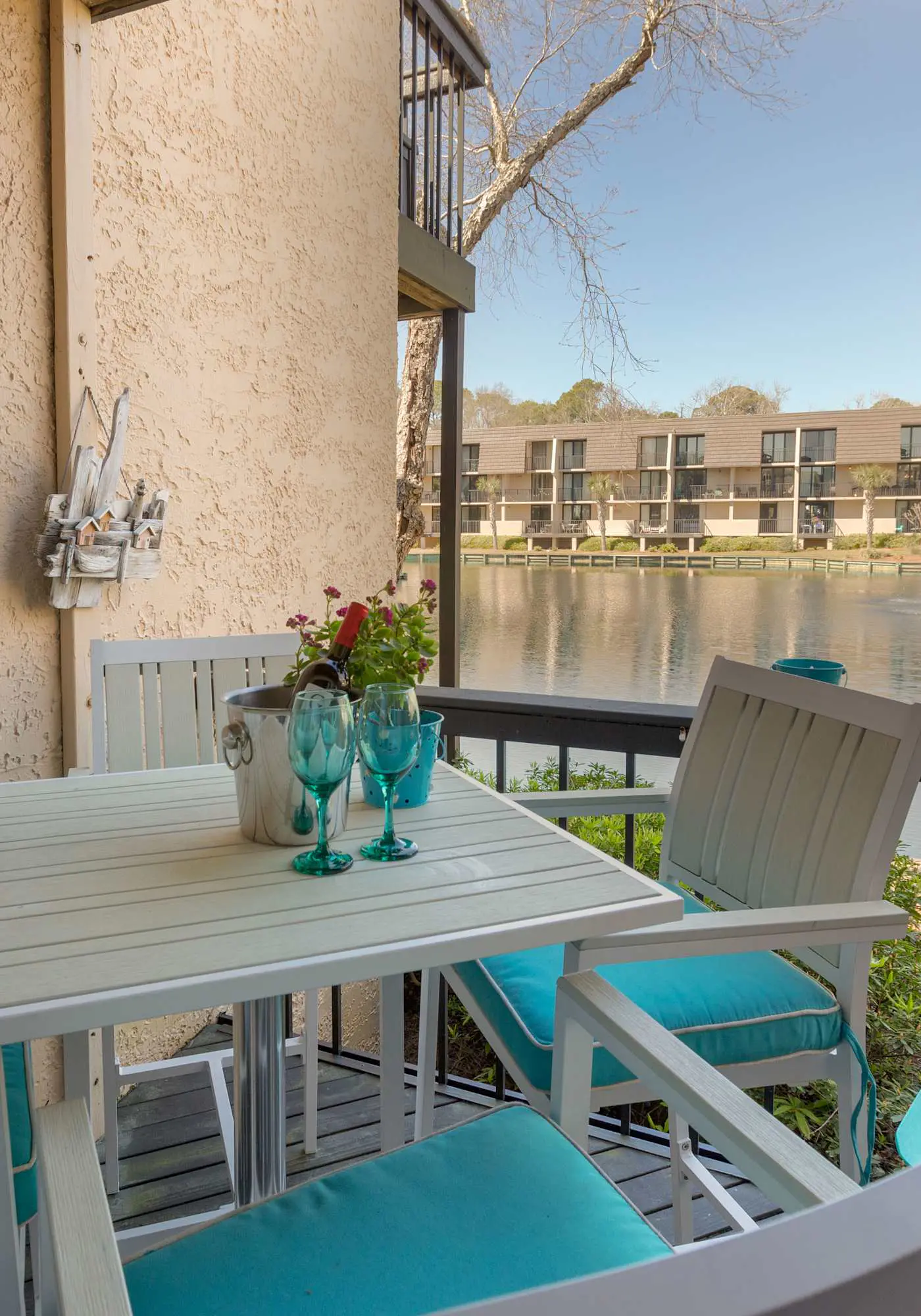 Spacious 1BR Island Club Steps to Beach
