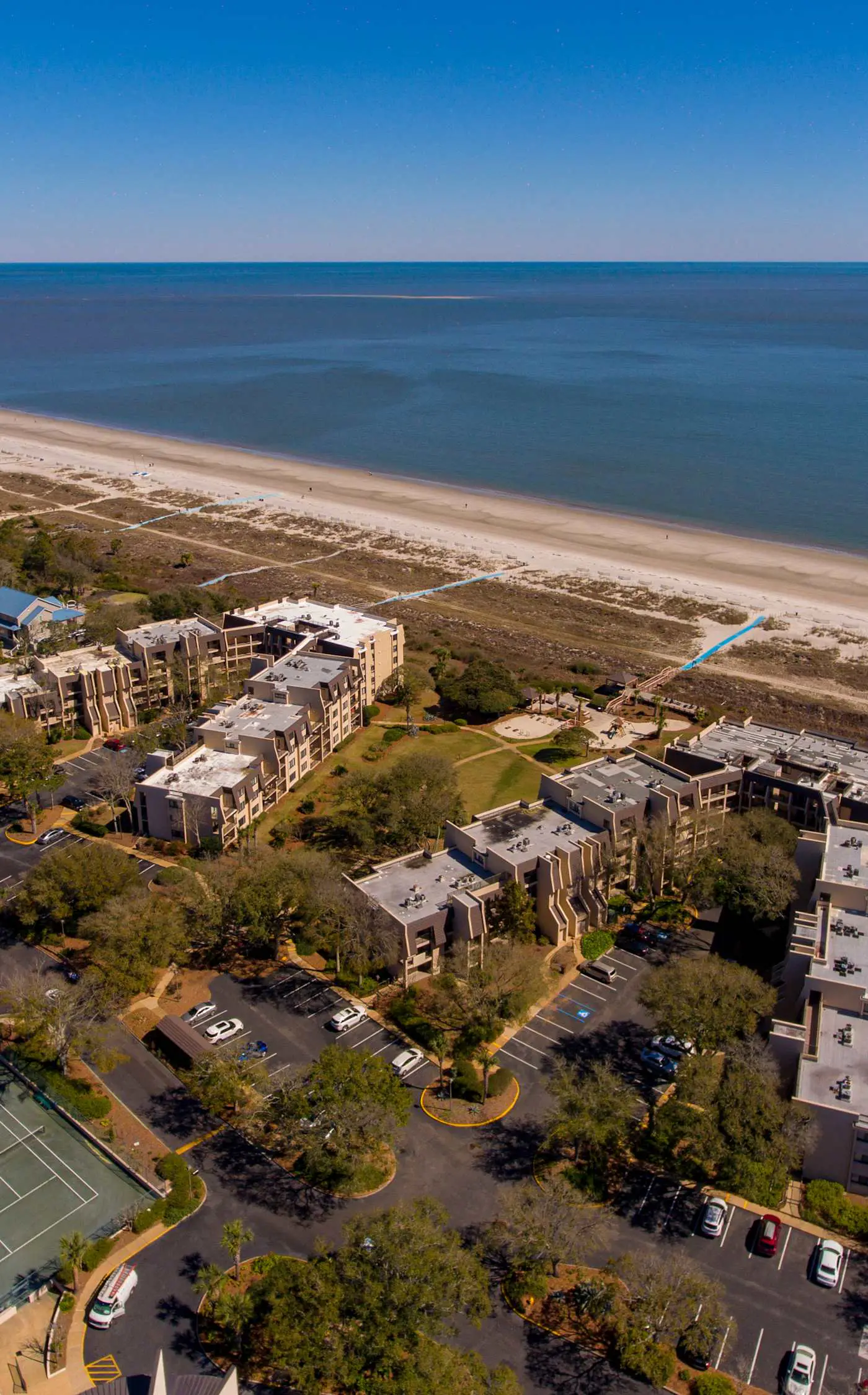 Spacious 1BR Island Club Steps to Beach
