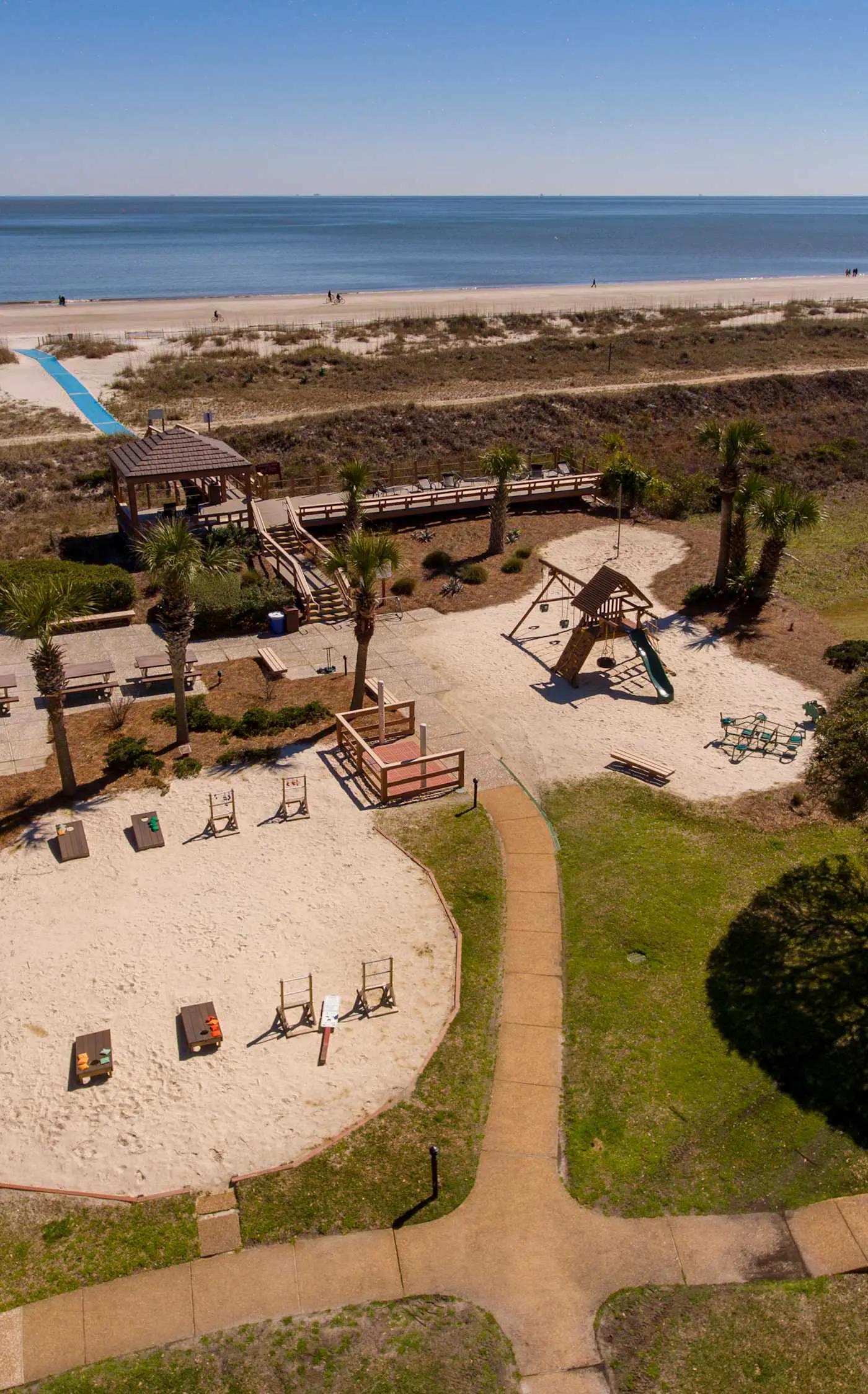 Spacious 1BR Island Club Steps to Beach