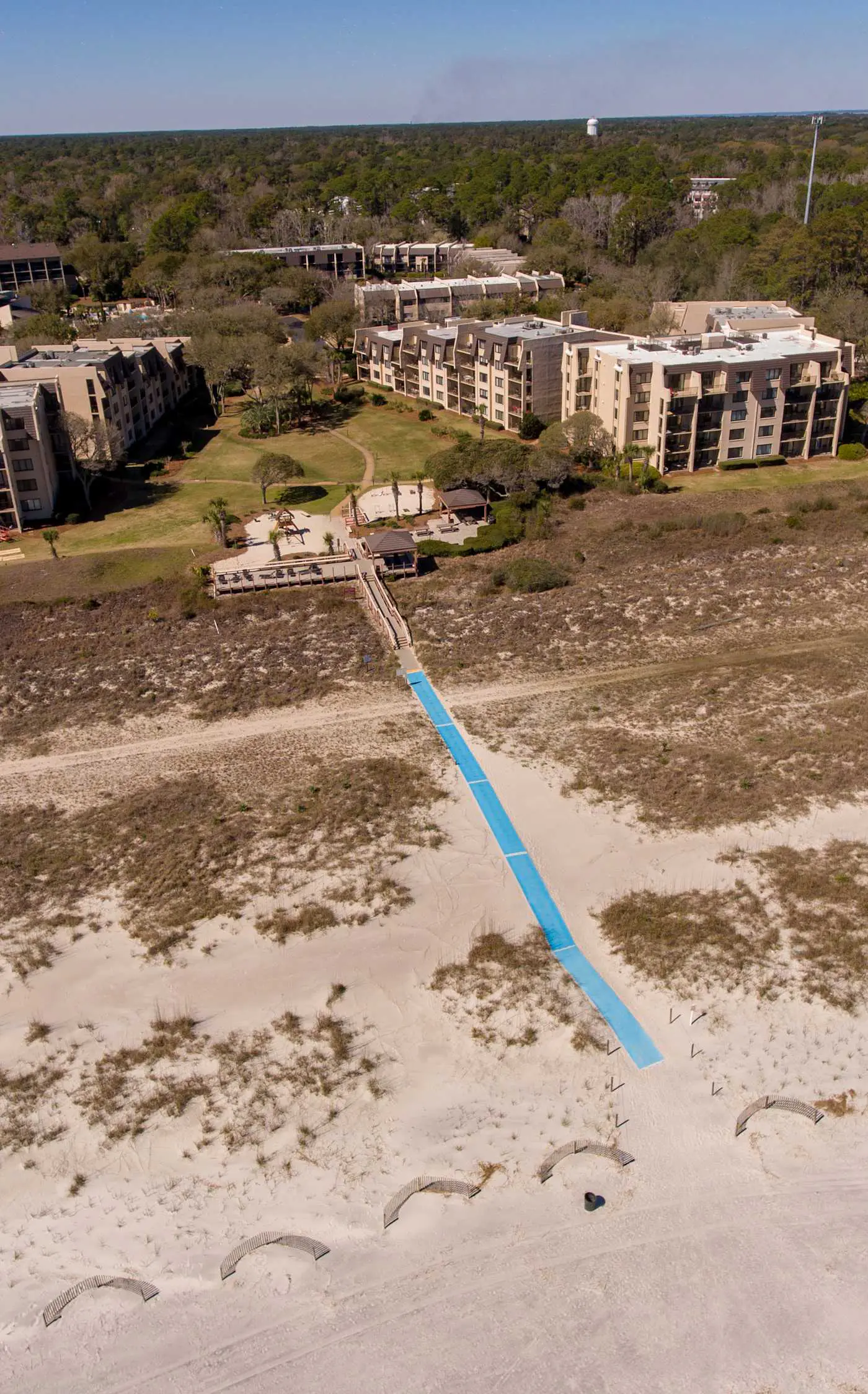 Spacious 1BR Island Club Steps to Beach