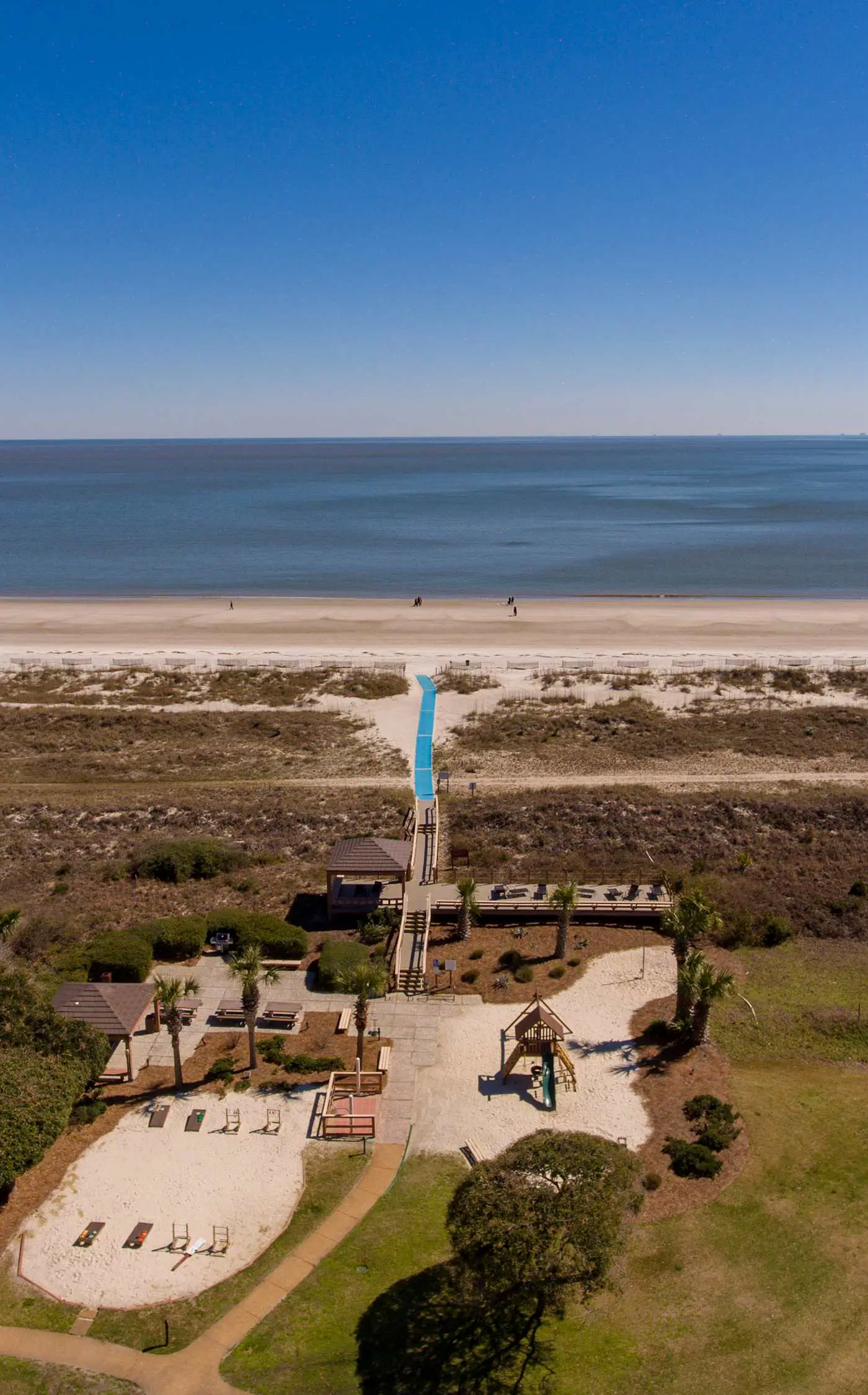 Spacious 1BR Island Club Steps to Beach