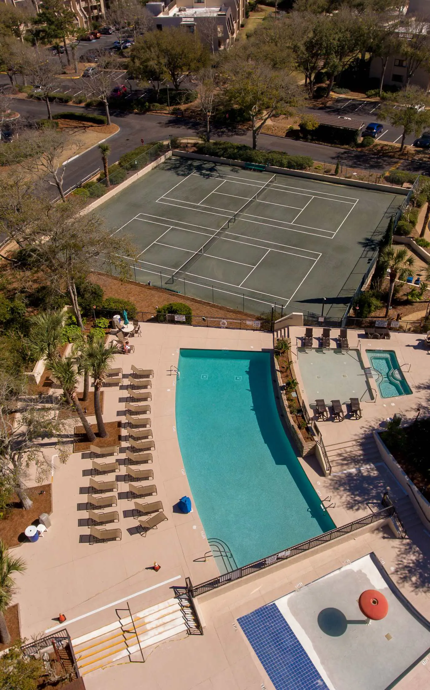 Spacious 1BR Island Club Steps to Beach