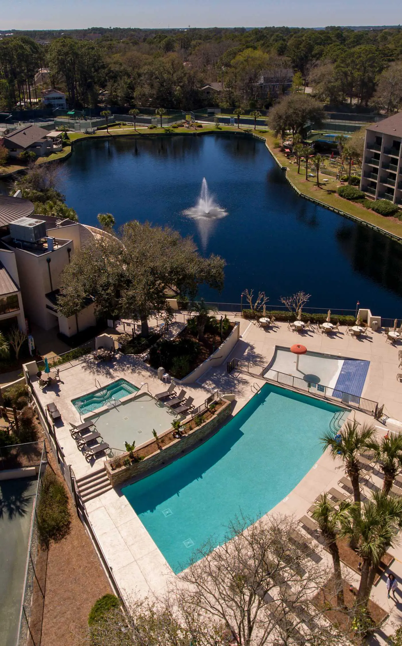 Spacious 1BR Island Club Steps to Beach
