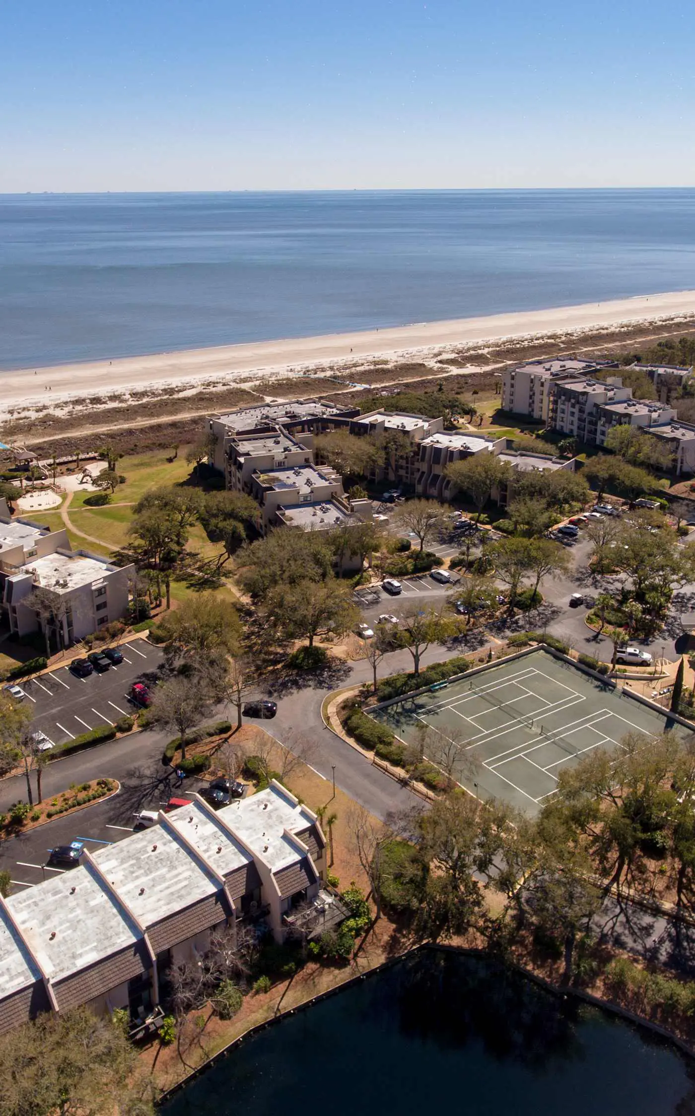 Spacious 1BR Island Club Steps to Beach
