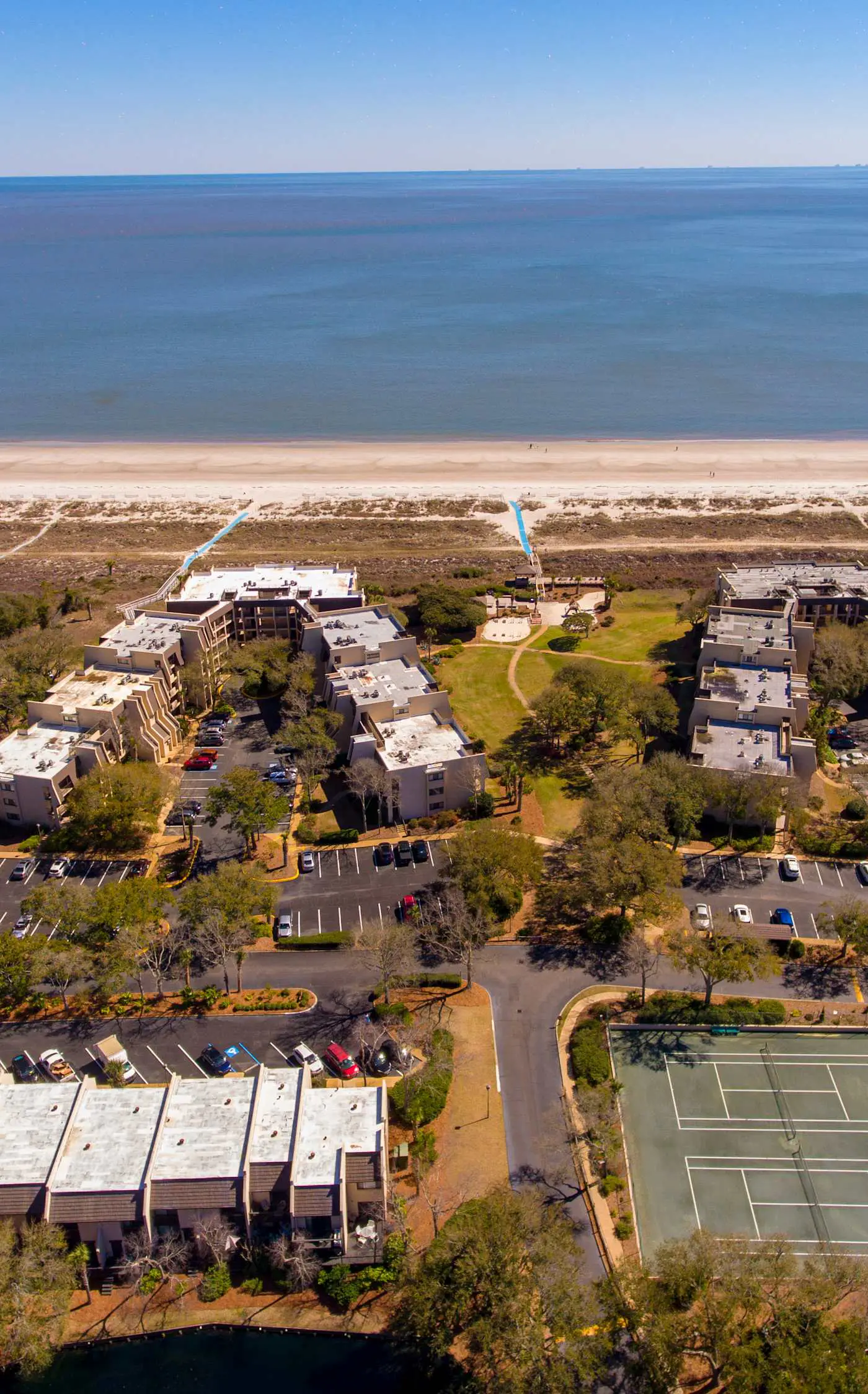 Spacious 1BR Island Club Steps to Beach