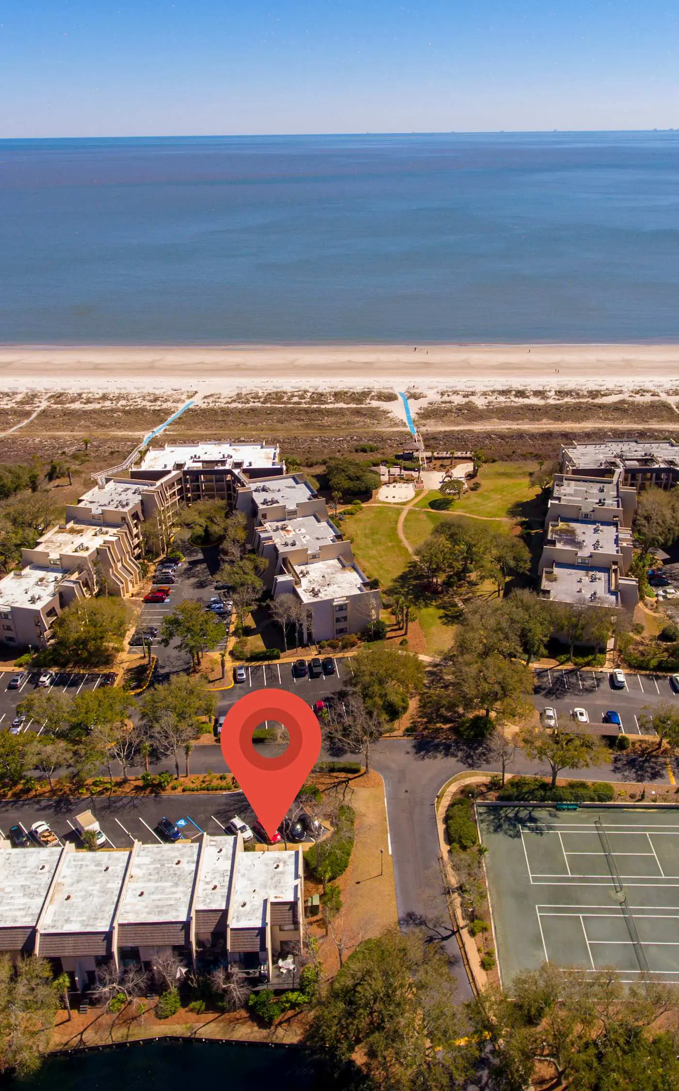 Spacious 1BR Island Club Steps to Beach