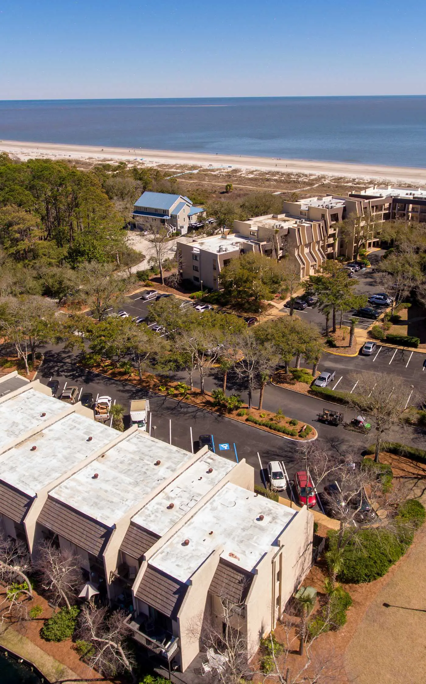 Spacious 1BR Island Club Steps to Beach