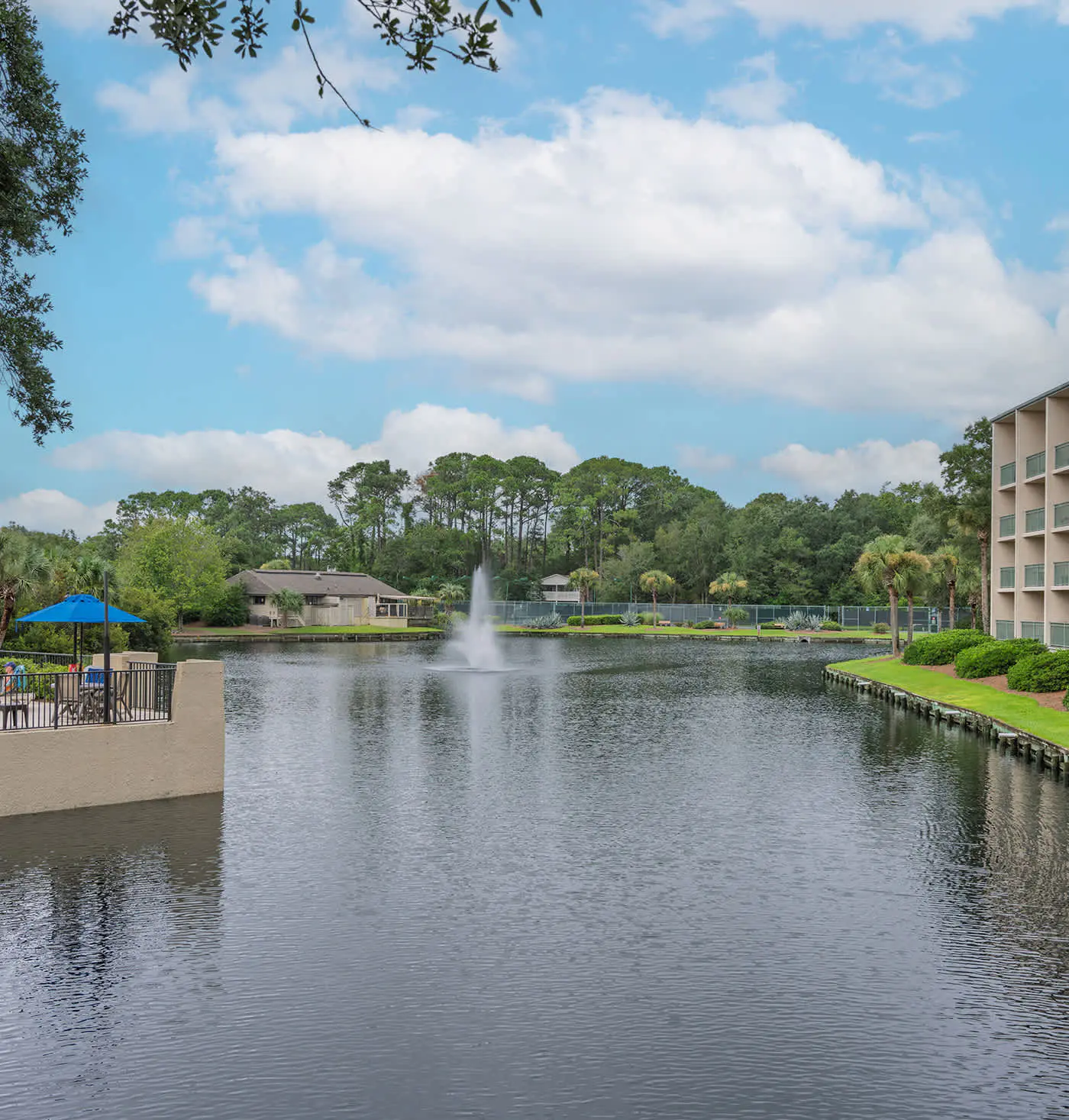Spacious 1BR Island Club Steps to Beach