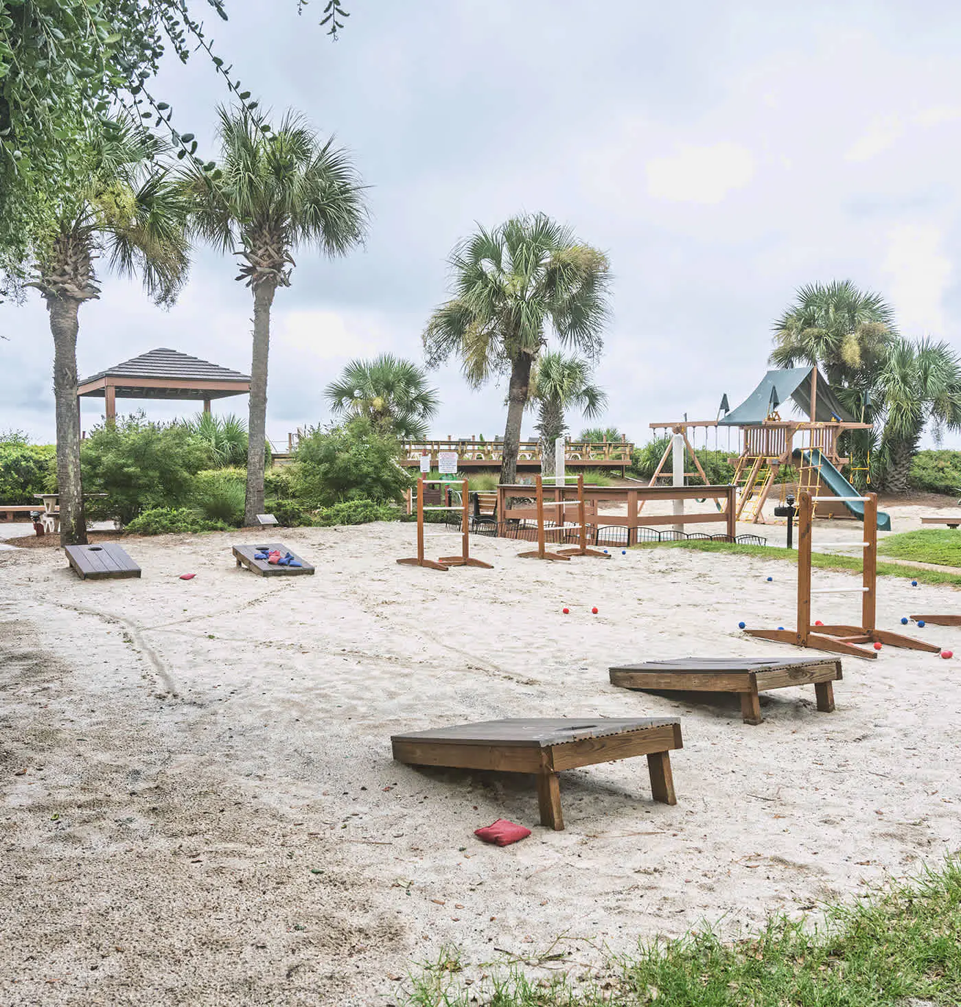 Spacious 1BR Island Club Steps to Beach