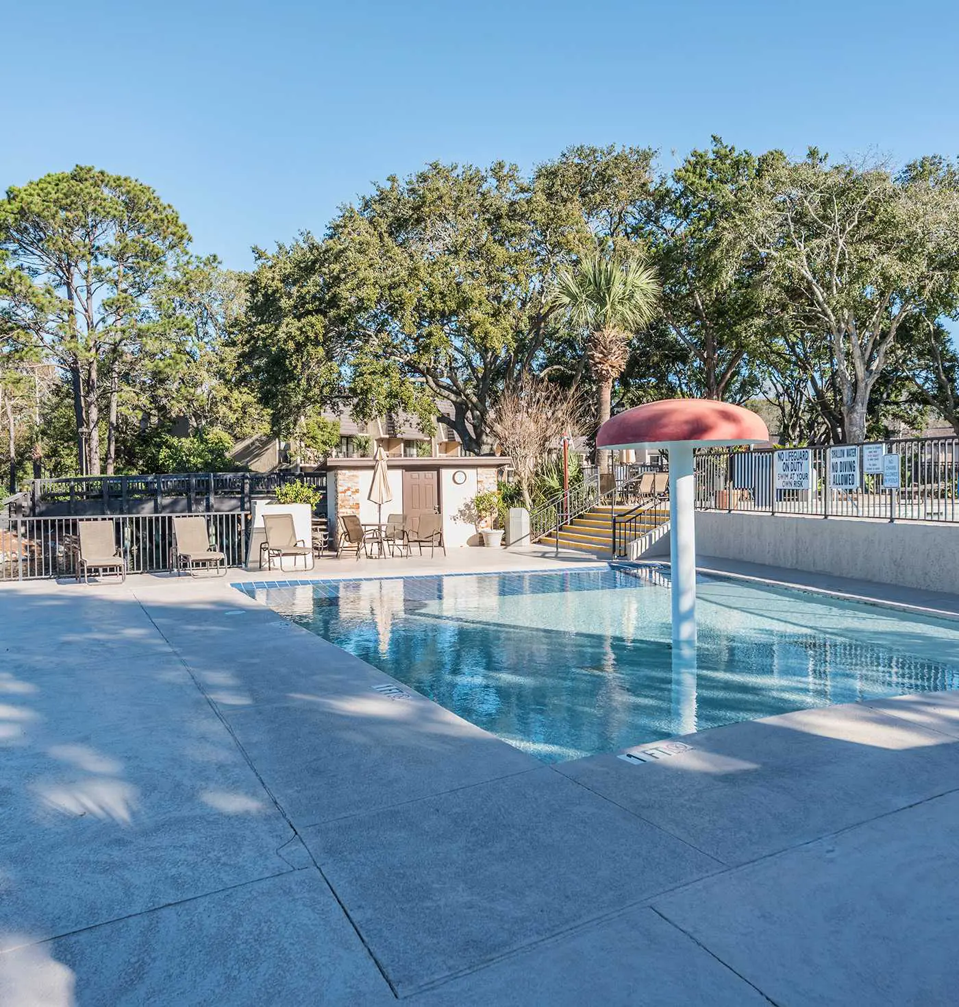 Spacious 1BR Island Club Steps to Beach