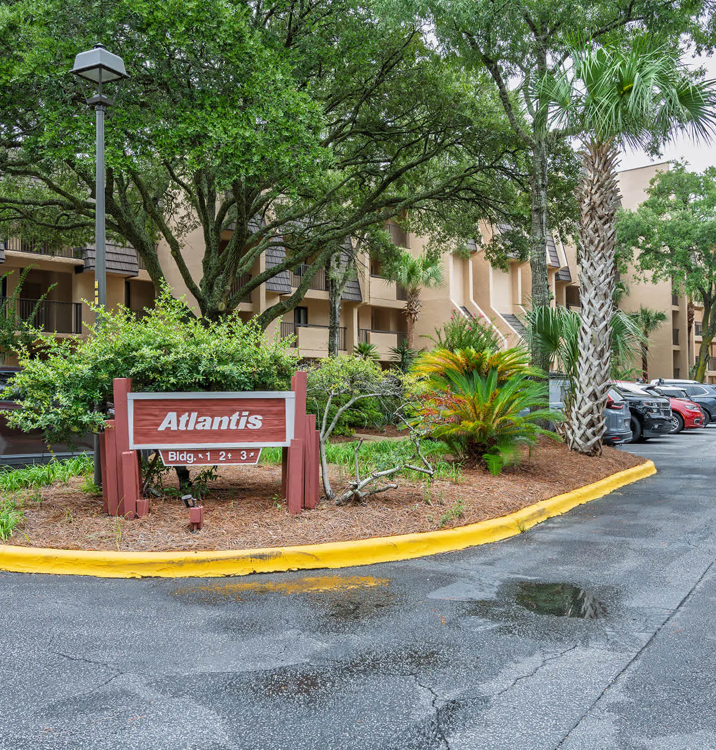 Spacious 1BR Island Club Steps to Beach