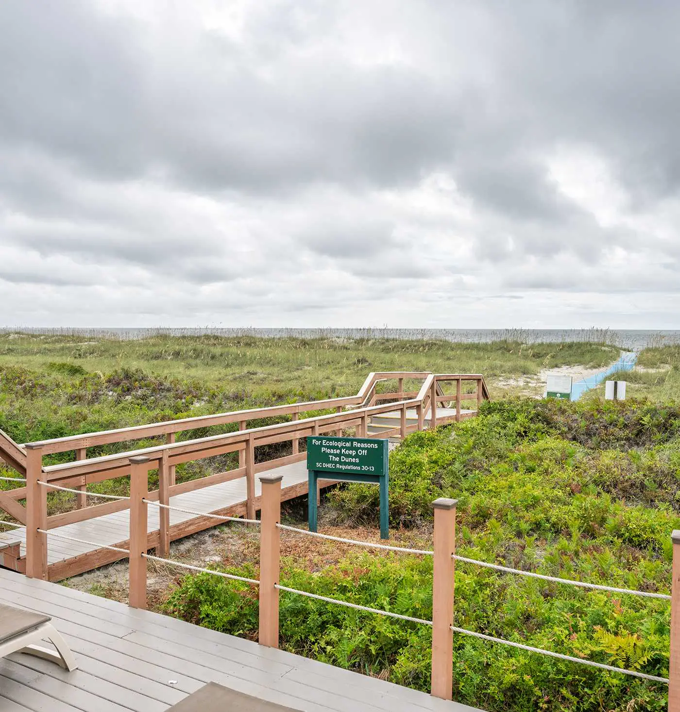 Spacious 1BR Island Club Steps to Beach