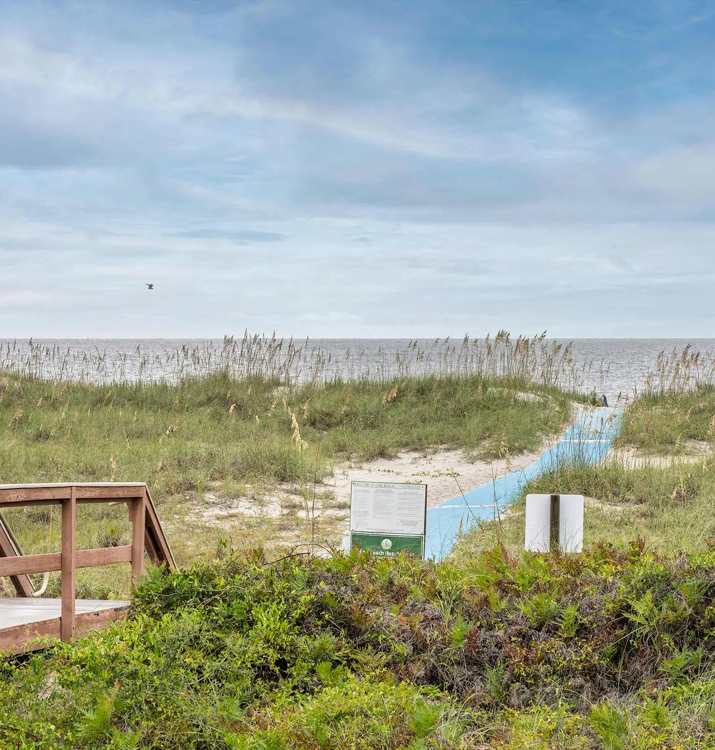 Spacious 1BR Island Club Steps to Beach