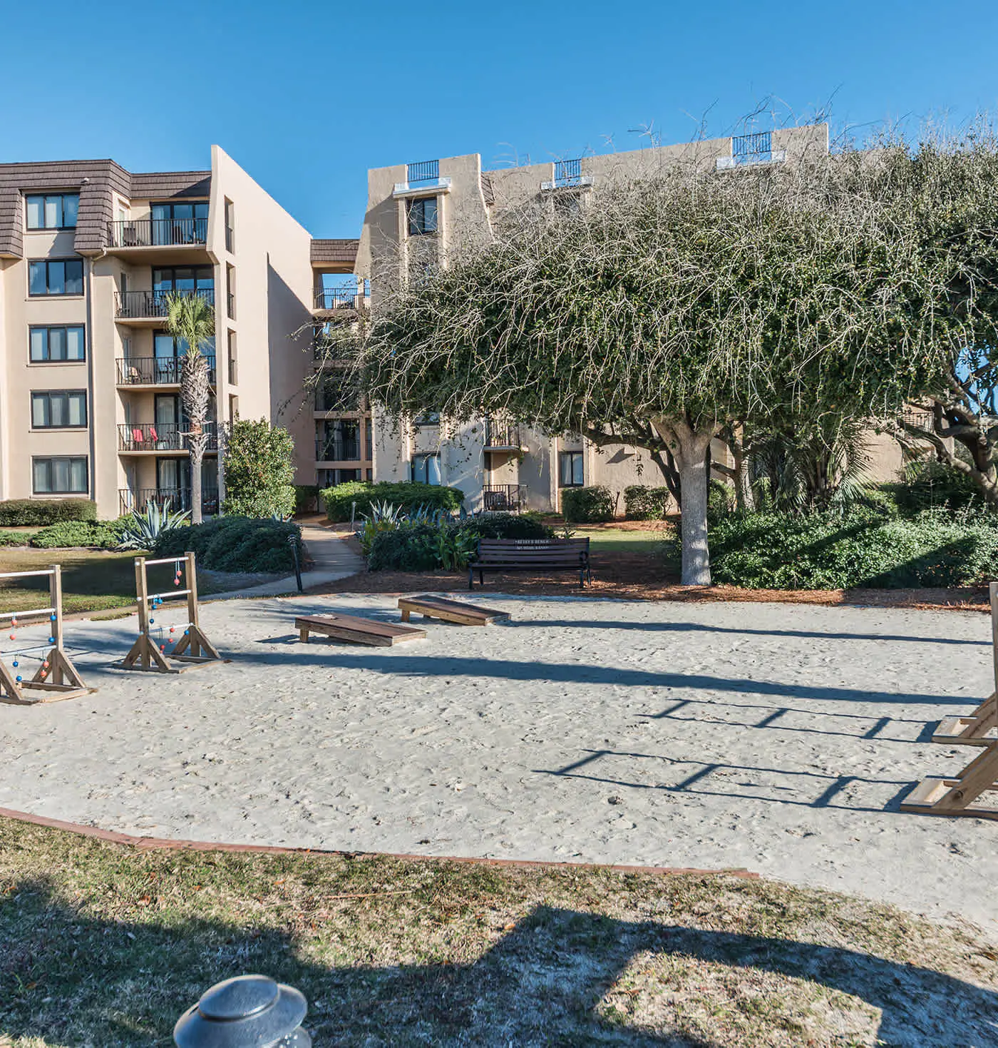 Spacious 1BR Island Club Steps to Beach