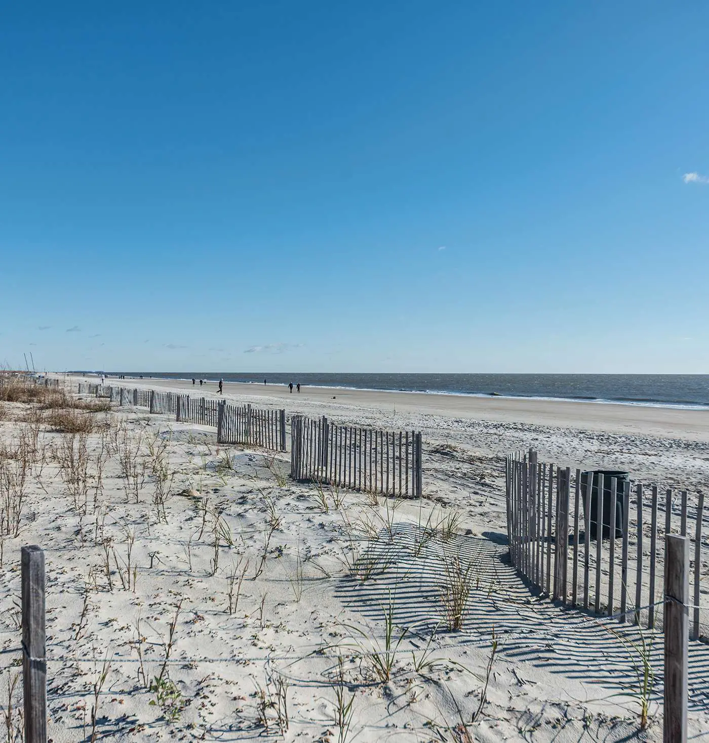 Spacious 1BR Island Club Steps to Beach
