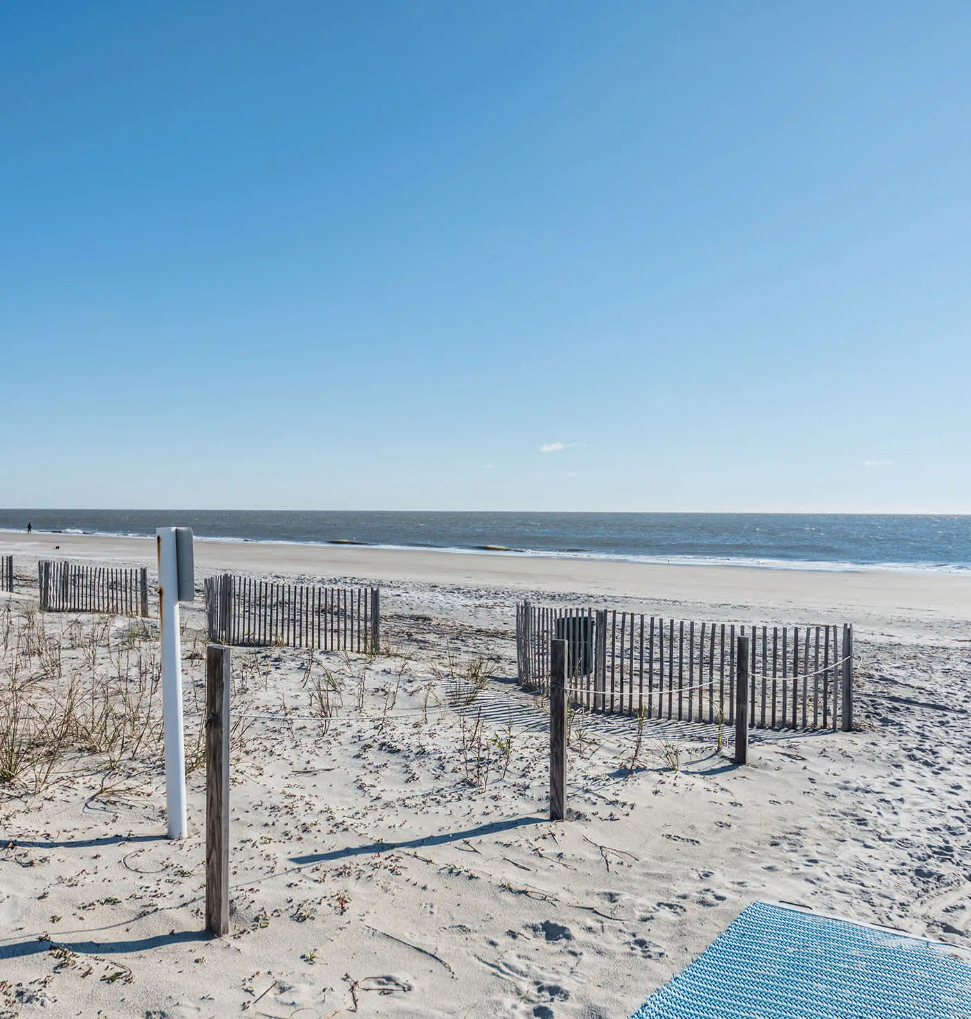 Spacious 1BR Island Club Steps to Beach