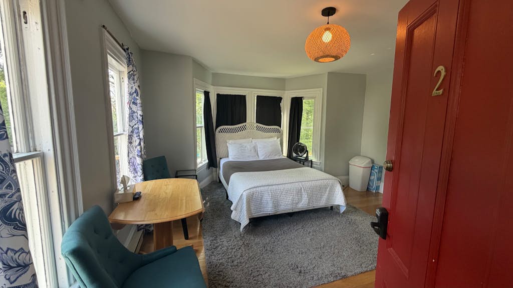 Downtown Studio w/ Full Kitchen & Shared Porch - Walk Everywhere in Town