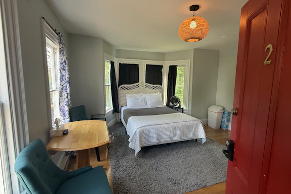 Downtown Studio w/ Full Kitchen & Shared Porch - Walk Everywhere in Town