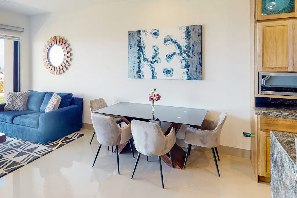 Ground-floor condo with ocean view, pool, gym, hot tub, & washer/dryer