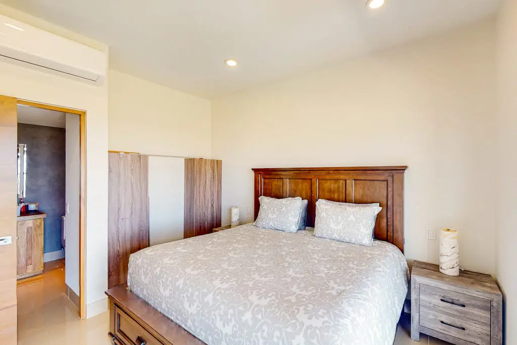 Ground-floor condo with ocean view, pool, gym, hot tub, & washer/dryer