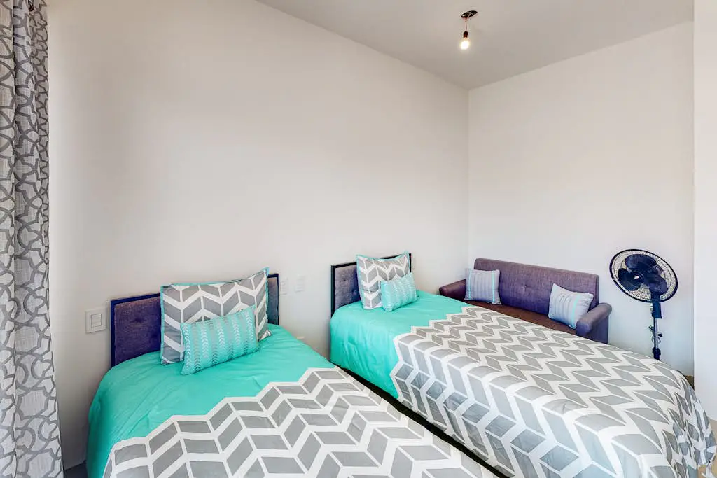 Ground-floor condo with ocean view, pool, gym, hot tub, & washer/dryer