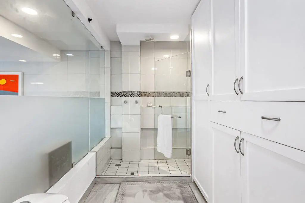 Morgan Residences 603 @ Boutique Hotel with pool, gym & spa
