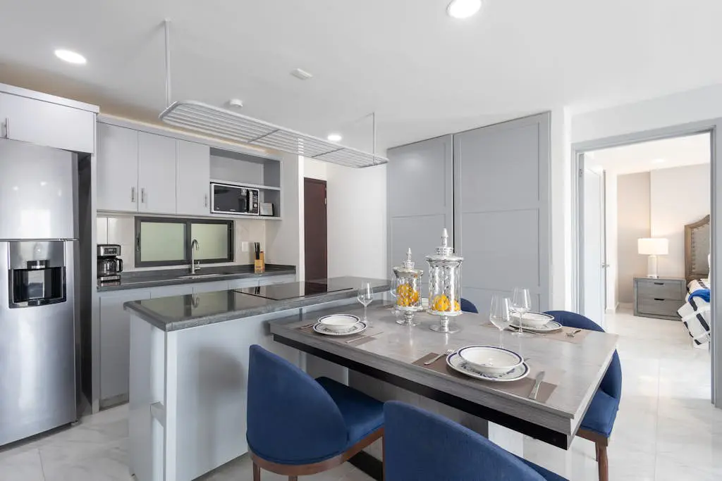 Dog-friendly hotel suite with ocean-view rooftop infinity pool, central AC & gym