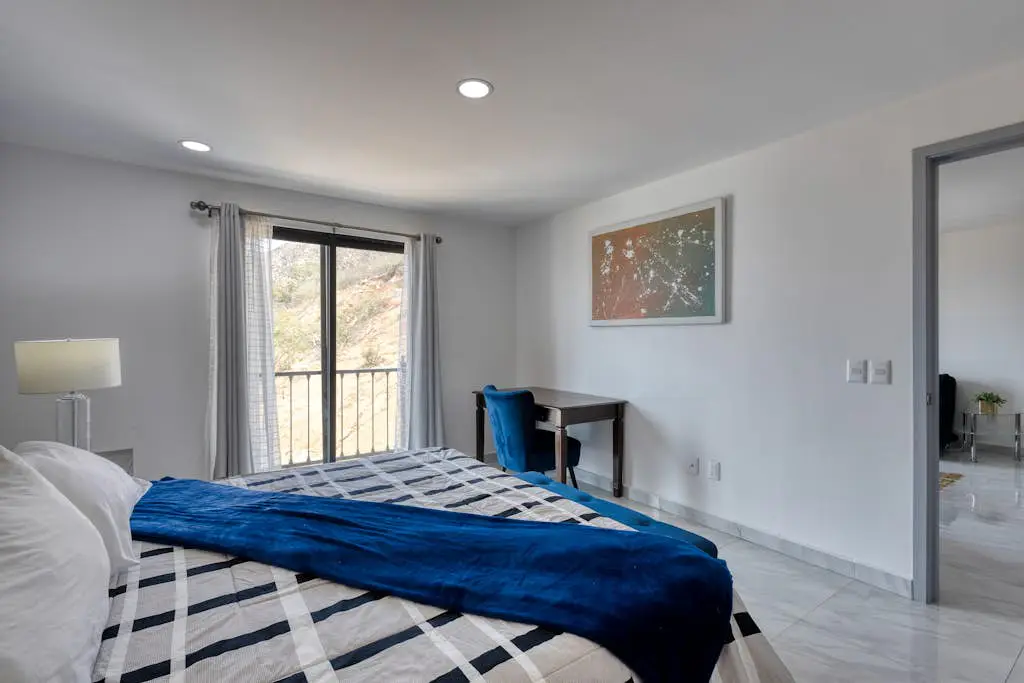 Dog-friendly hotel suite with ocean-view rooftop infinity pool, central AC & gym