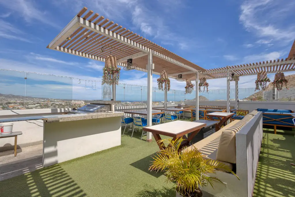 Dog-friendly hotel suite with ocean-view rooftop infinity pool, central AC & gym