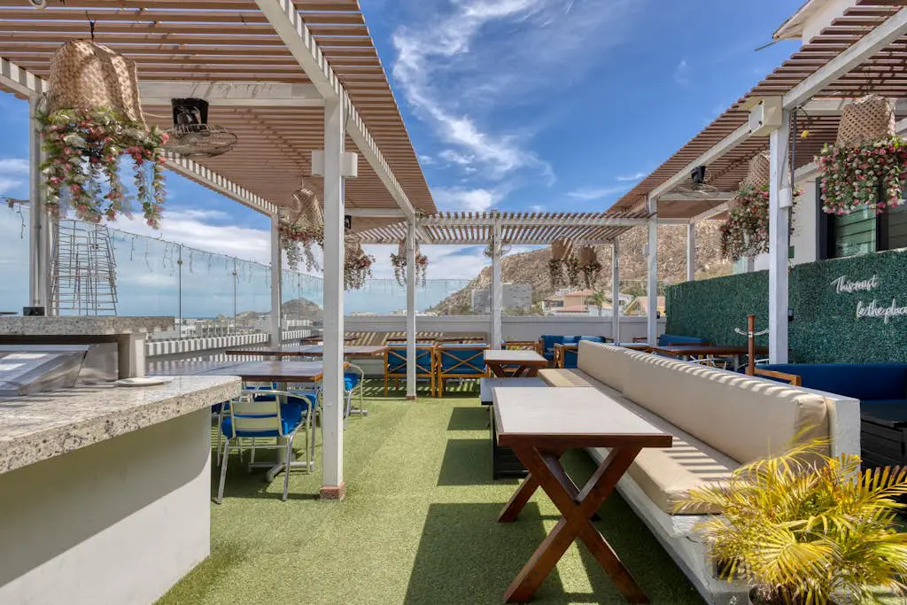Dog-friendly hotel suite with ocean-view rooftop infinity pool, central AC & gym