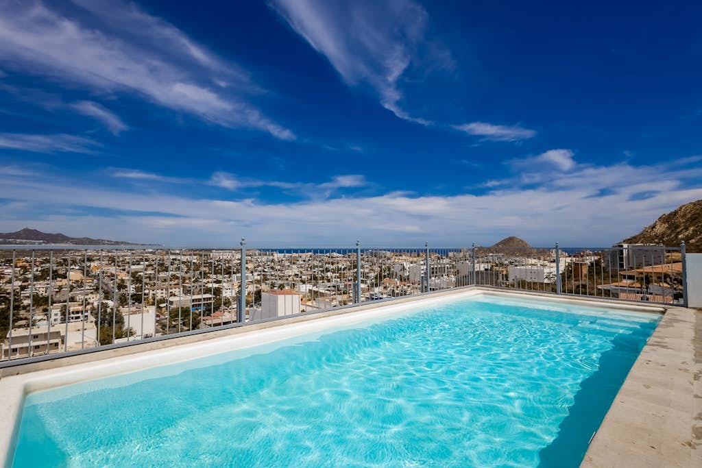 Hotel room with ocean-view rooftop infinity pool, AC, & gym - dog-friendly